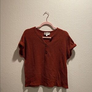 Textured Rust Short-Sleeve Henley Tee - Sezane